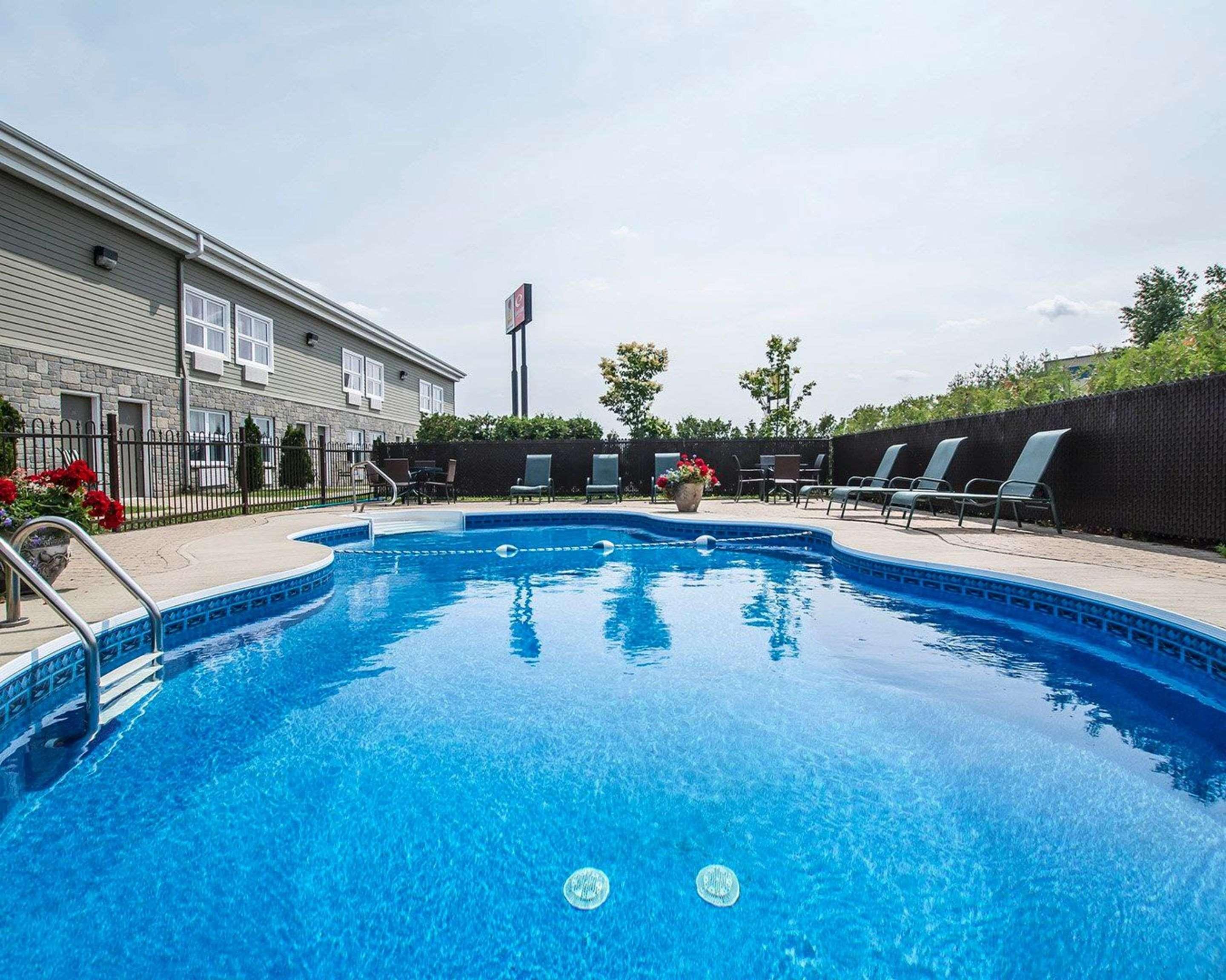 Econo Lodge Inn & Suites Montmagny Exteriér fotografie