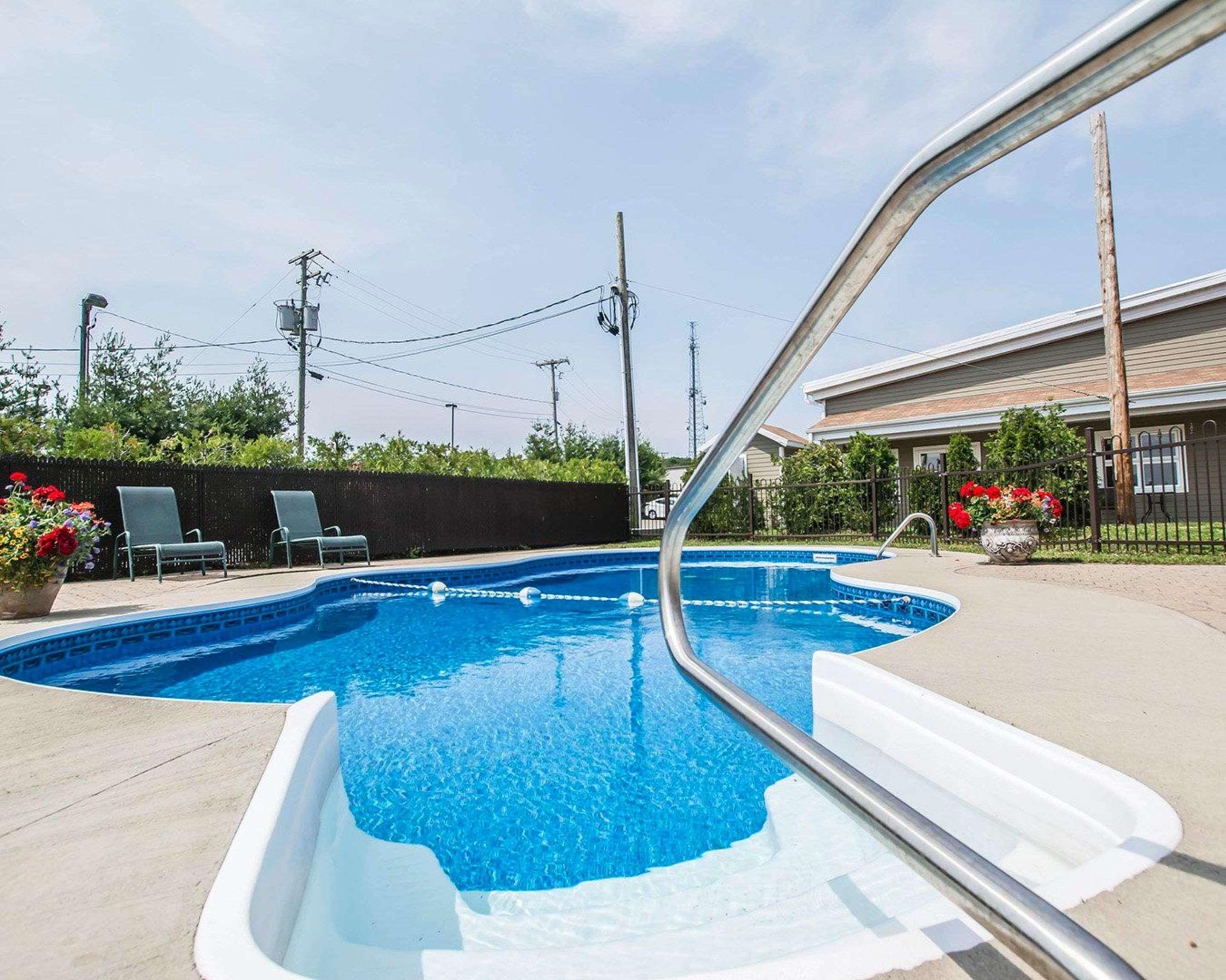 Econo Lodge Inn & Suites Montmagny Exteriér fotografie