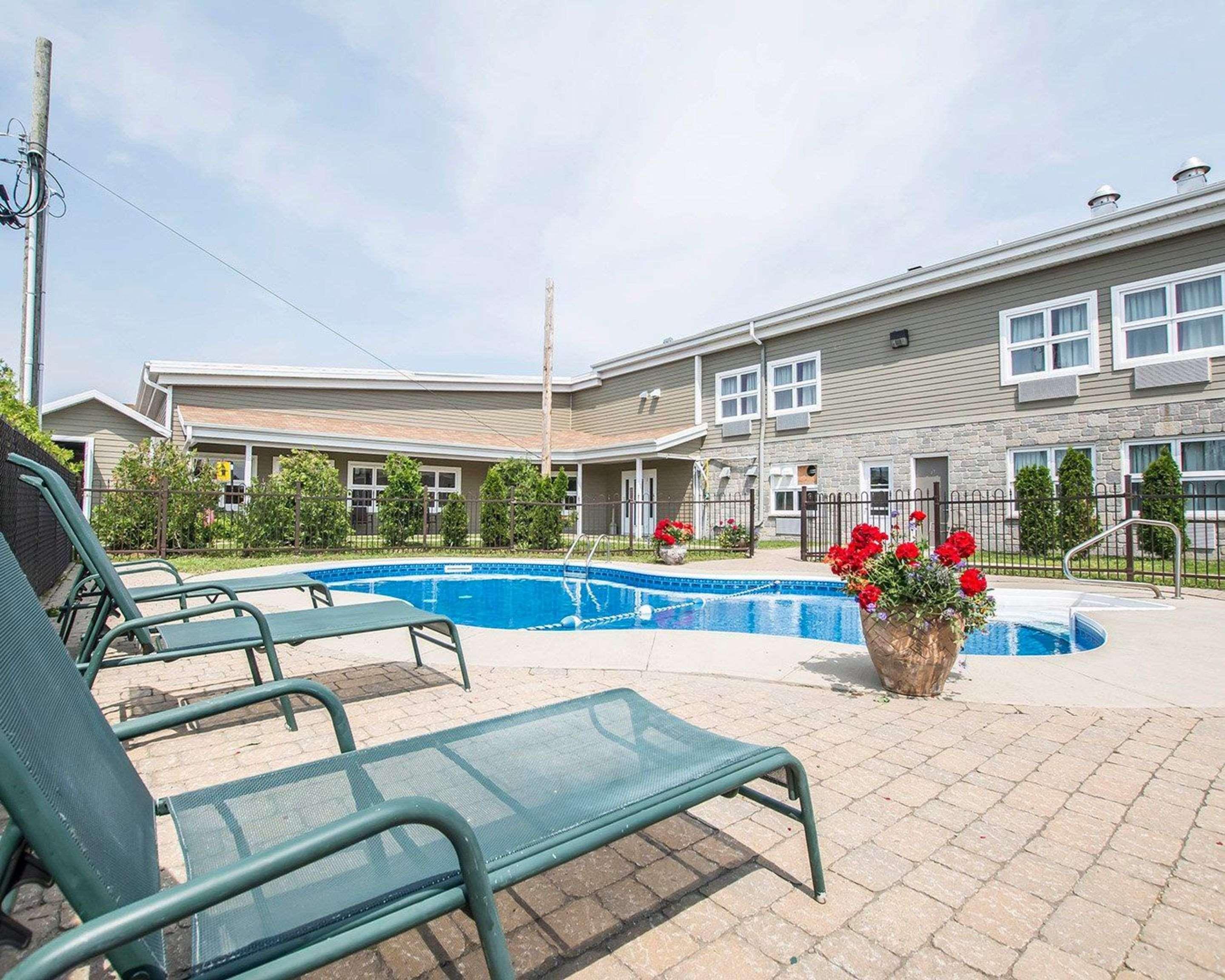 Econo Lodge Inn & Suites Montmagny Exteriér fotografie