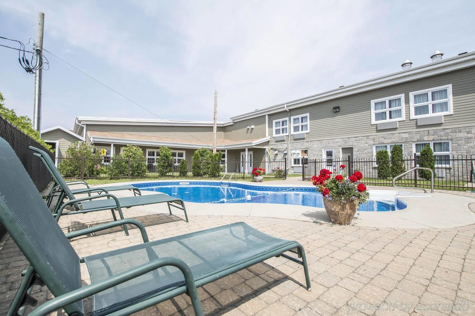 Econo Lodge Inn & Suites Montmagny Exteriér fotografie